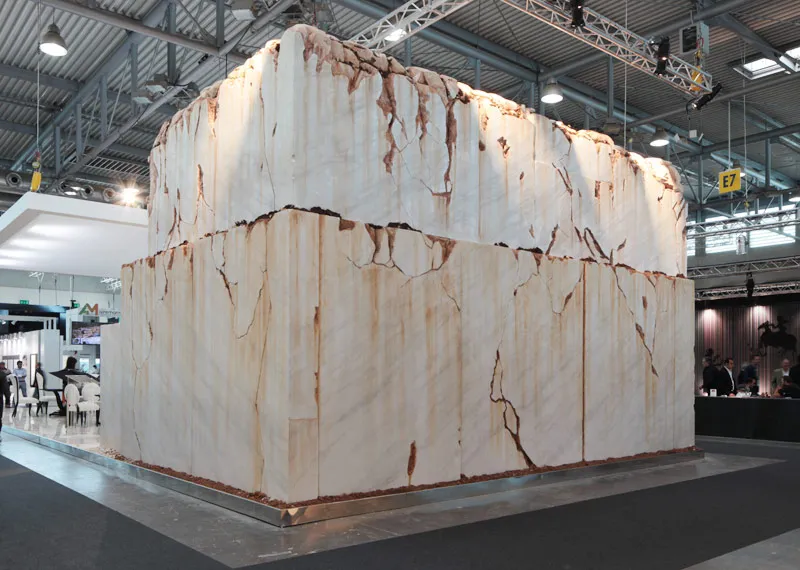 Dietro le quinte: come progettiamo la scenografia