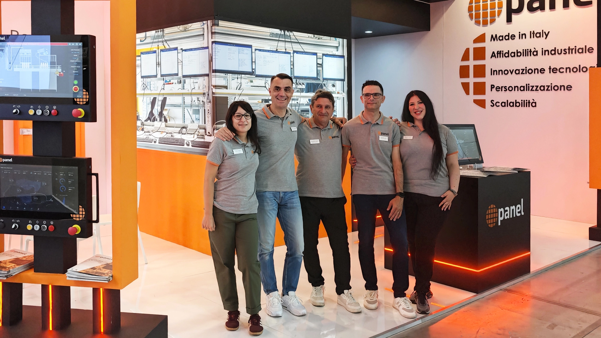 Architettura e illuminazione dello stand Panel